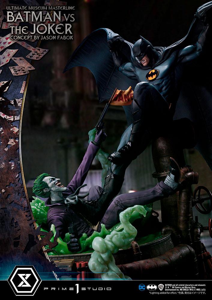 DC Comics Batman vs. The Joker (Deluxe Version) 1:3 Scale Statue - Prototype Shown View 3