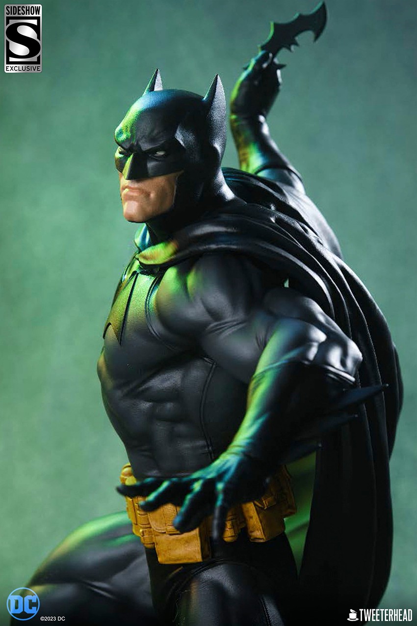 Batman™ (Black and Gray Edition) Quarter Scale Maquette by