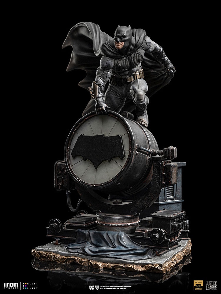DC Comics Batman on Batsignal Deluxe 1:10 Scale Statue - Prototype Shown View 6