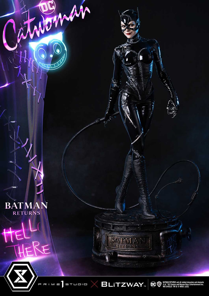 DC Comics Catwoman 1:3 Scale Statue  Collector Edition - Prototype Shown View 5