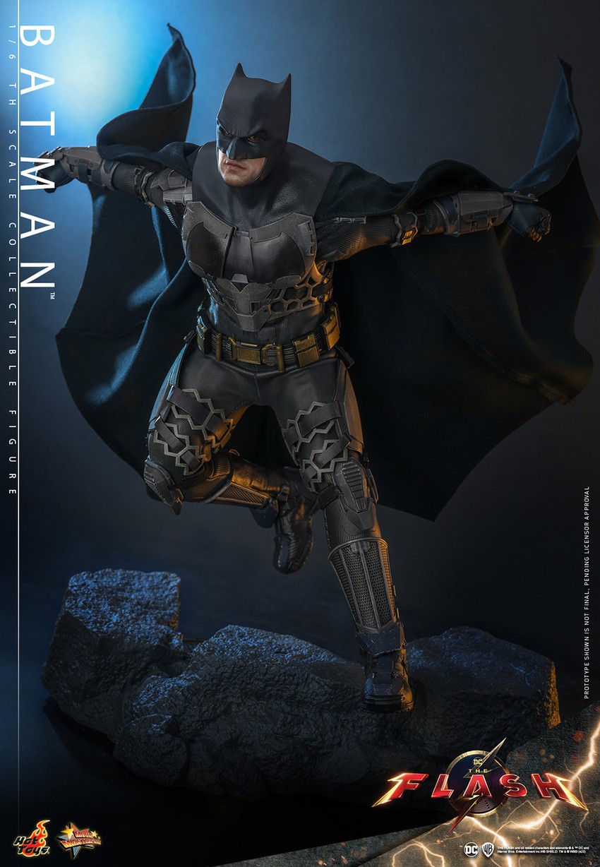 Batman Sixth Scale Figure by Hot Toys | Sideshow Collectibles