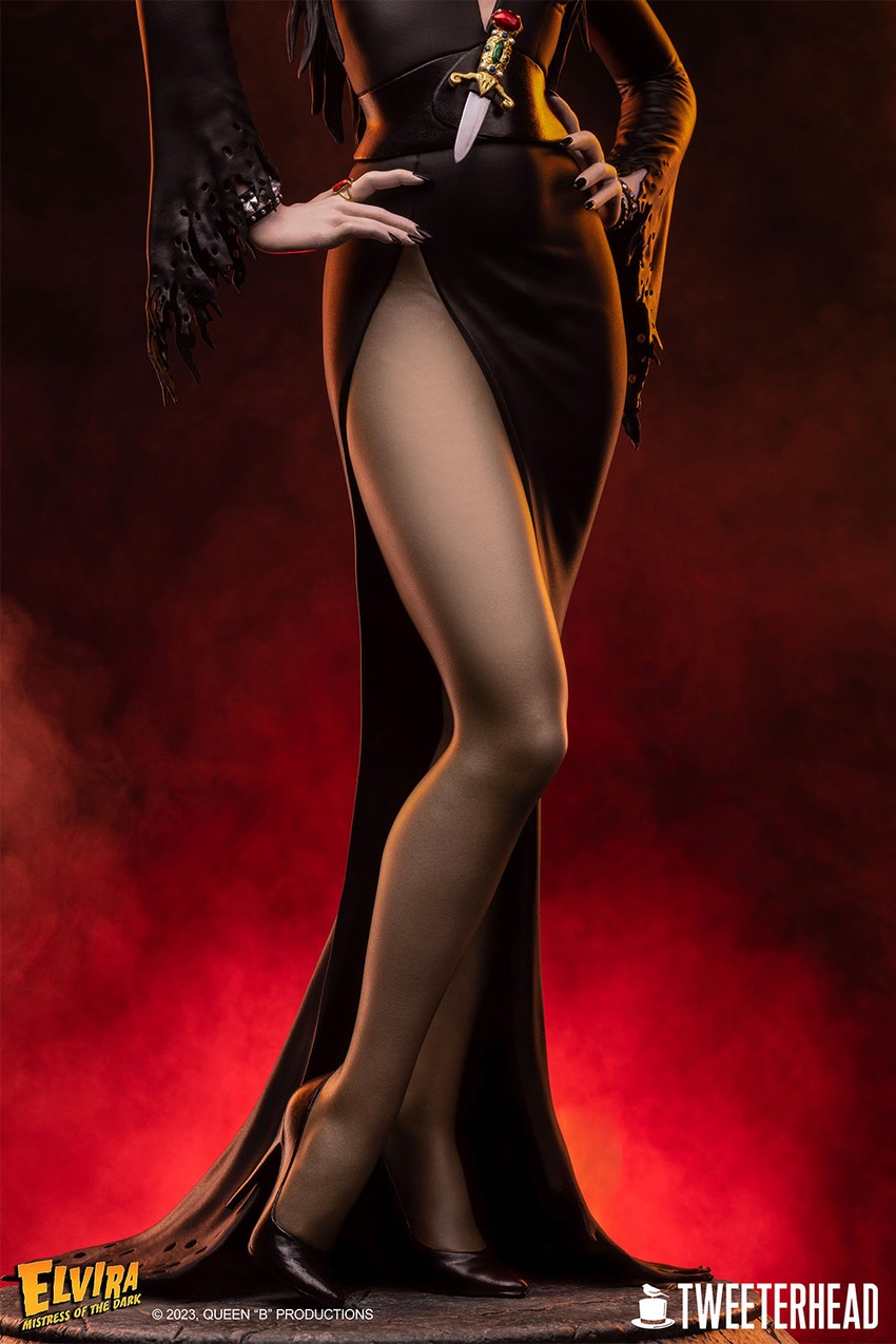 Elvira: Mistress of the Dark (Red Glitter Dress Variant) Quarter