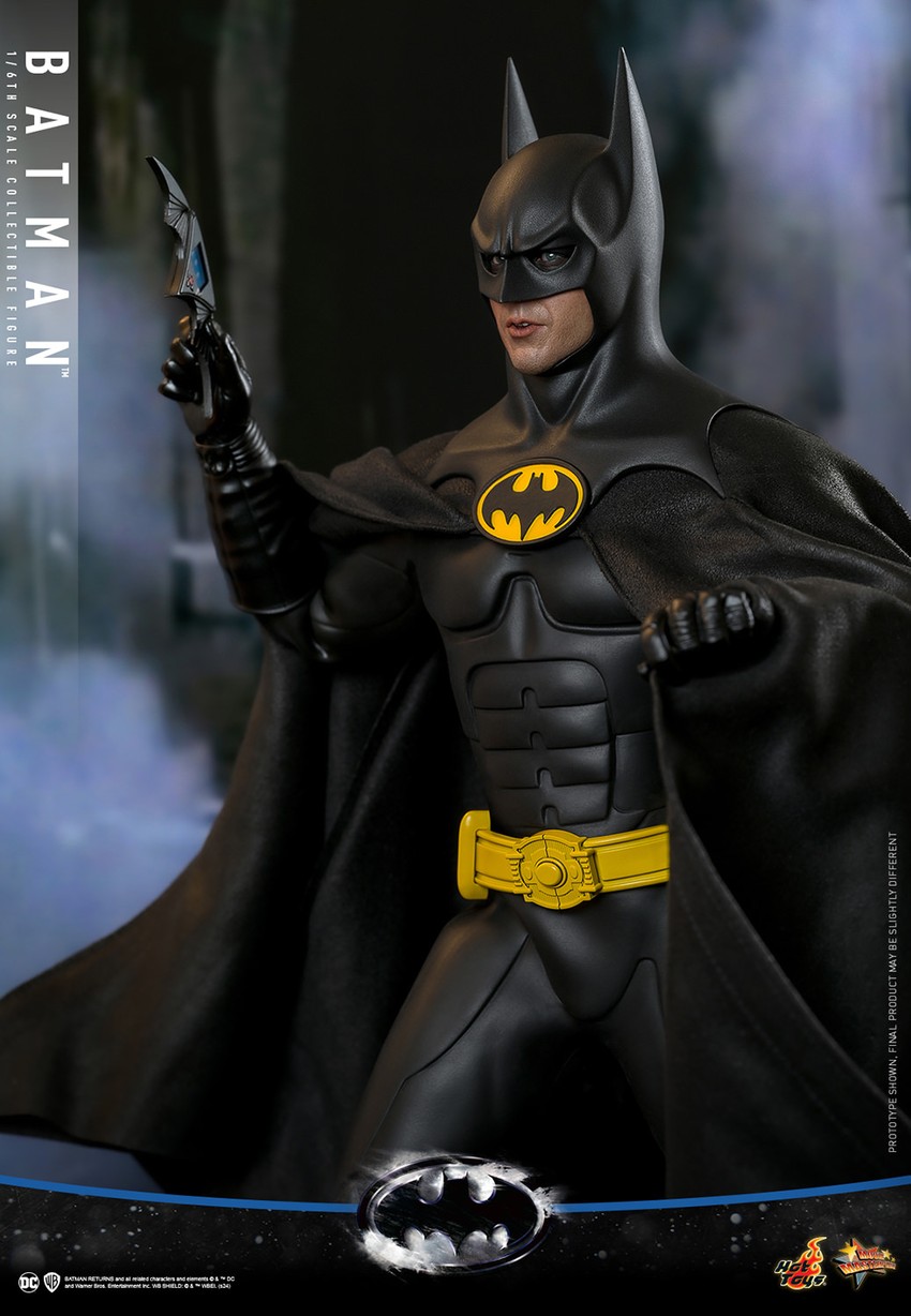 Batman (Deluxe Version) Sixth Scale Figure by Hot Toys