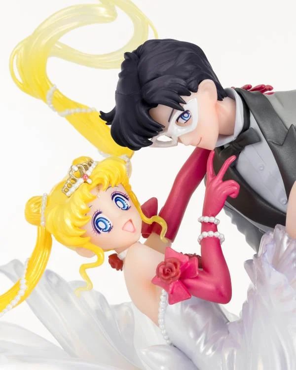 Sailor Moon Usagi & Tuxedo Mask (Moonlight Glow Edition) Collectible Figure - Prototype Shown View 5
