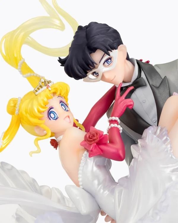 Sailor Moon Usagi & Tuxedo Mask (Moonlight Glow Edition) Collectible Figure - Prototype Shown View 6