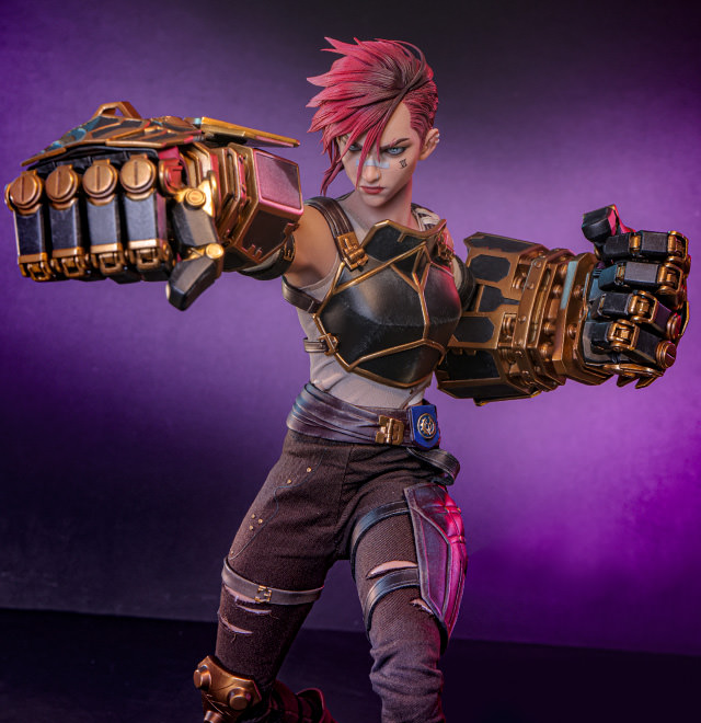 Vi Sixth Scale Figure by Hot Toys