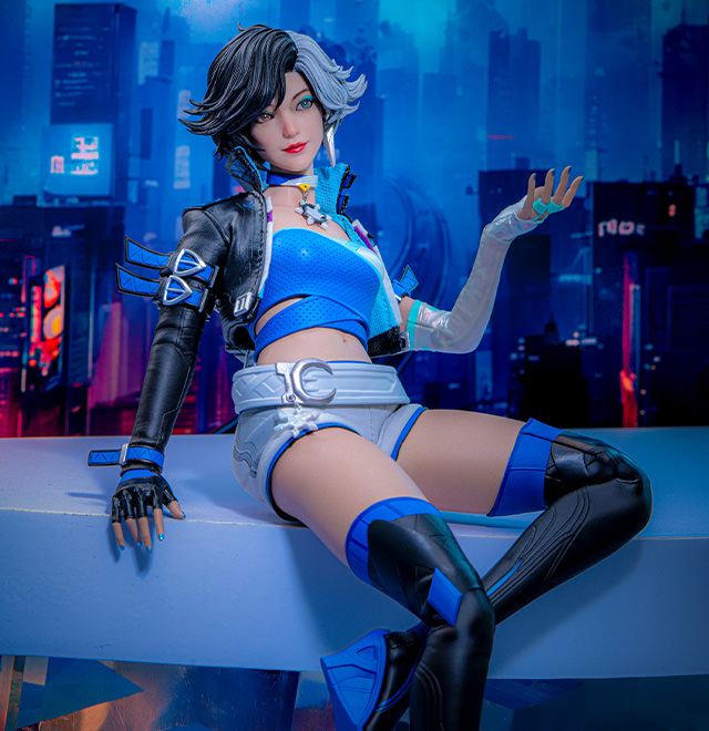 Luna Snow (Special Edition) Sixth Scale Figure