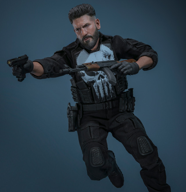 The Punisher Sixth Scale Figure