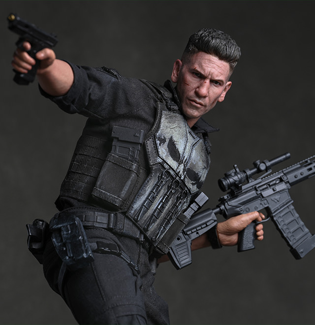 Punisher Sixth Scale Figure