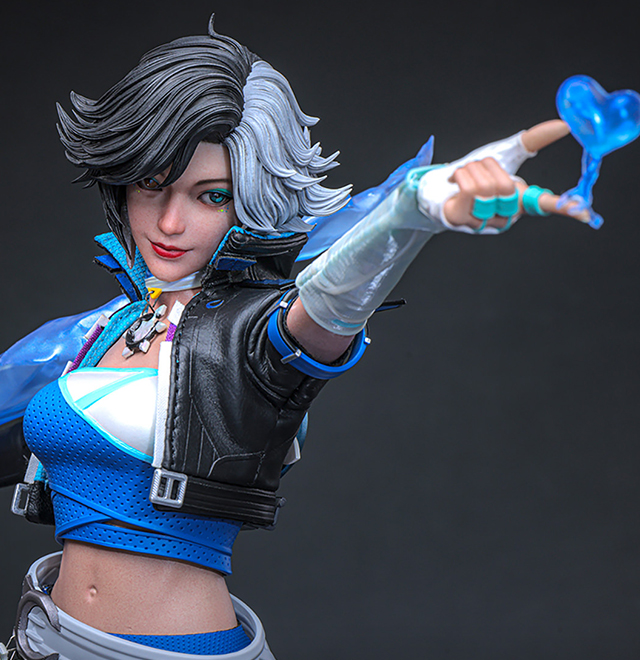 Luna Snow (Special Edition) Sixth Scale Figure