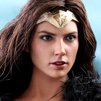 Wonder Woman Deluxe Version Sixth Scale Figure