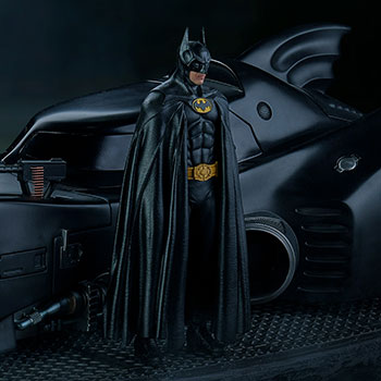 Batman & Batmobile Deluxe 1:10 Scale Statue