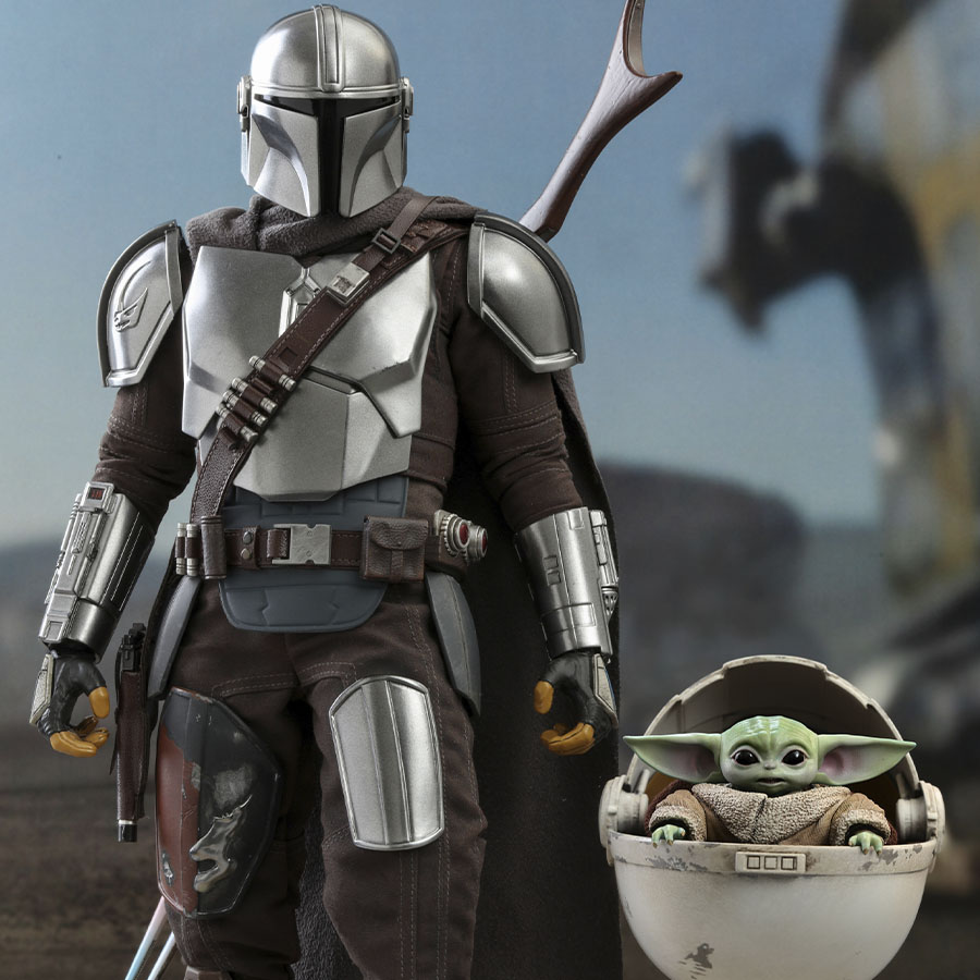 The Mandalorian and The Child (Deluxe) Collectible Set