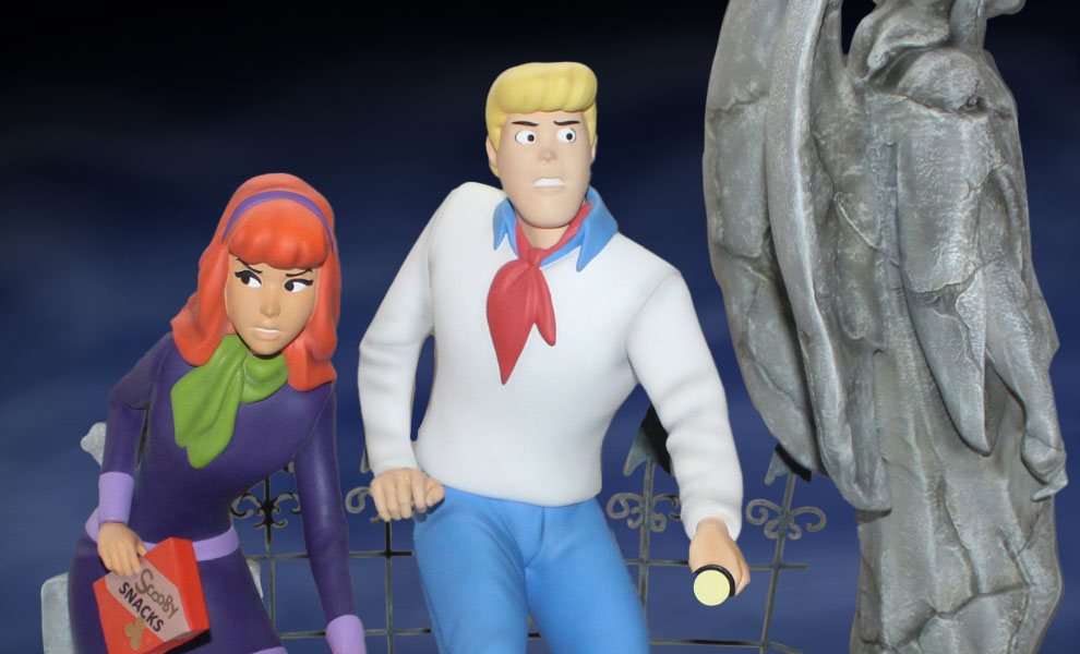 Fred & Daphne Statue
