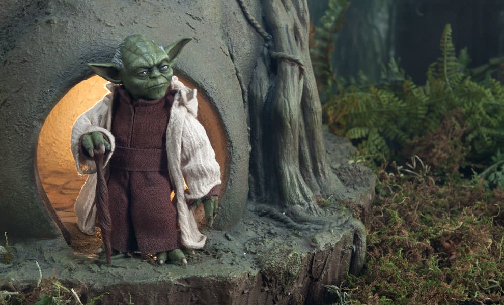 Gallery Feature Image of Yoda: Jedi Master Sixth Scale Figure - Click to open image gallery