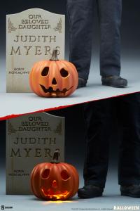Gallery Image of Michael Myers Deluxe Sixth Scale Figure