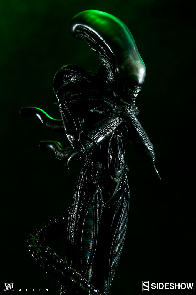 sideshow alien mythos