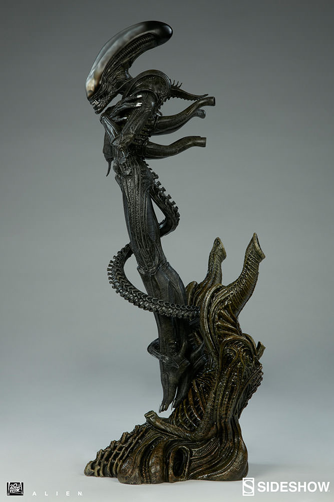 sideshow alien mythos