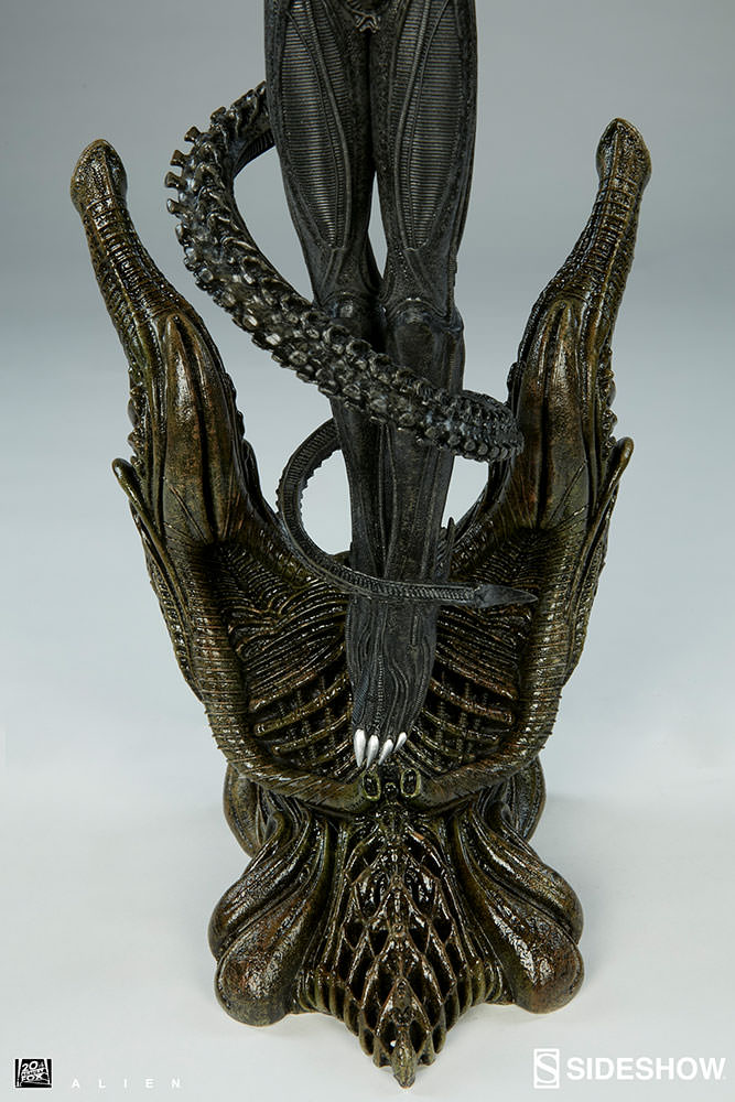 sideshow alien mythos