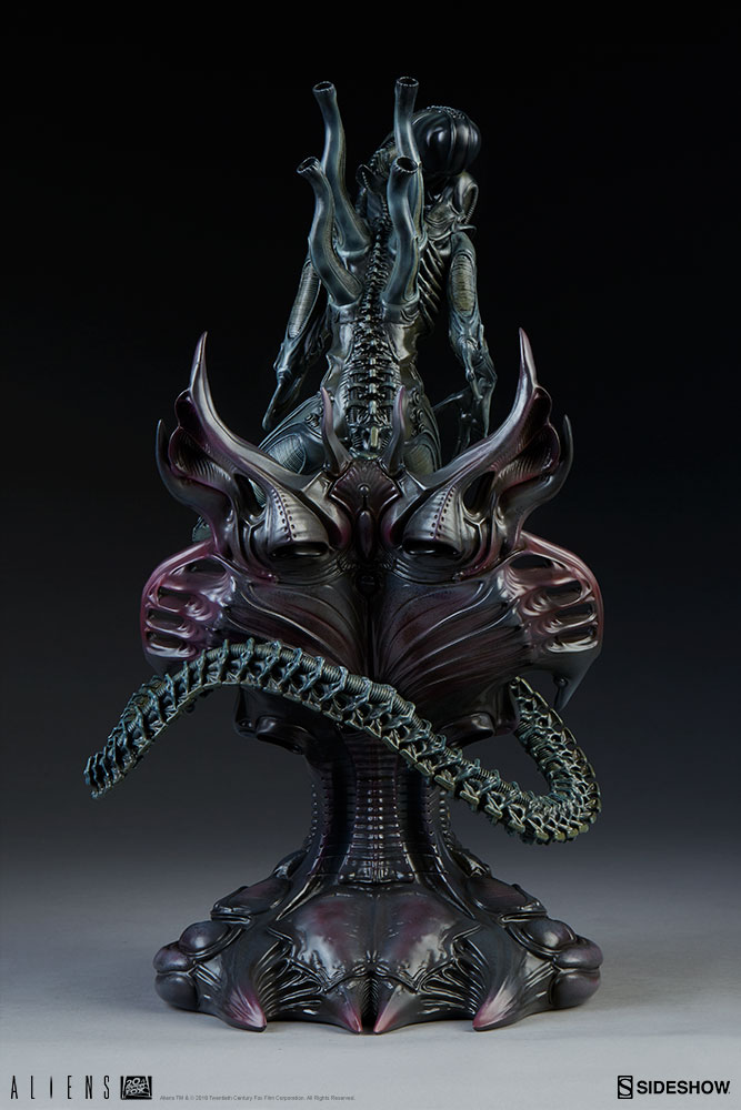 sideshow alien statue