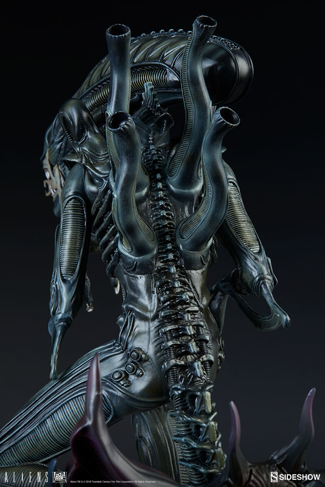 sideshow alien statue
