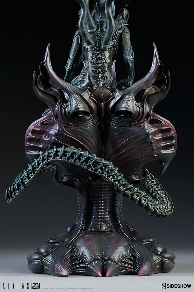 sideshow alien statue