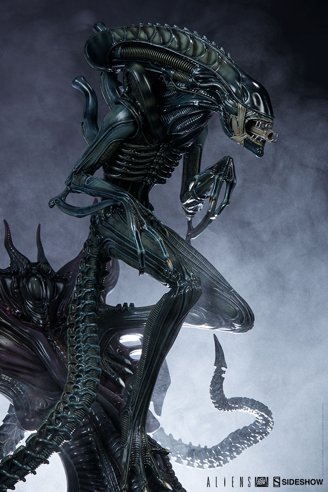 sideshow alien statue