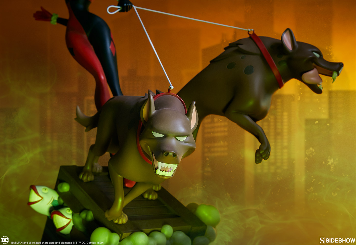 harley quinn and hyenas statue