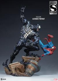 Gallery Image of Spider-Man vs Venom Maquette