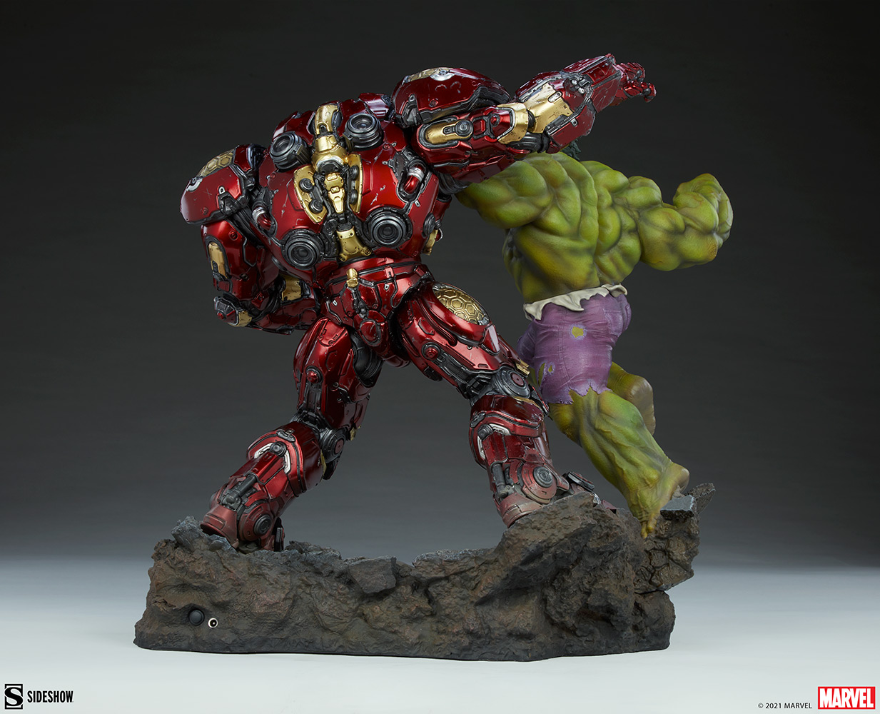 hulk vs hulkbuster statue