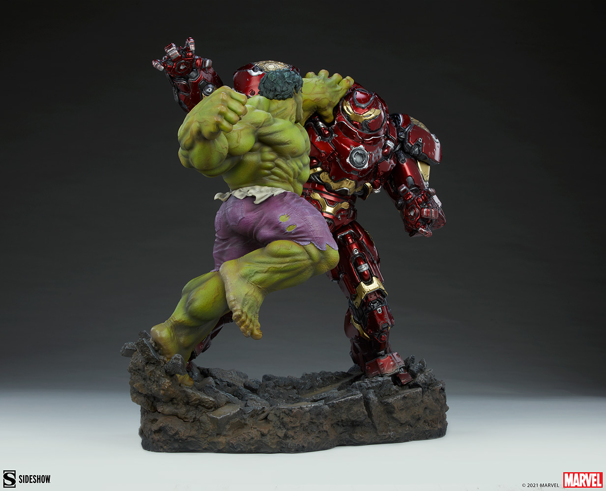 hulk vs hulkbuster statue