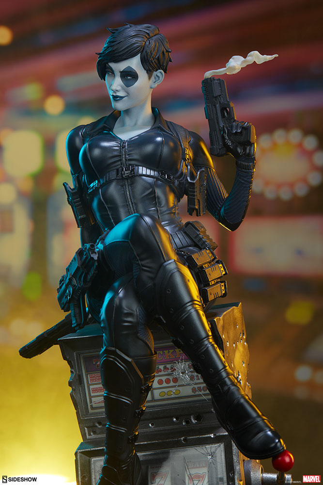 domino sideshow statue