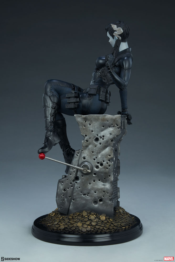 domino sideshow statue
