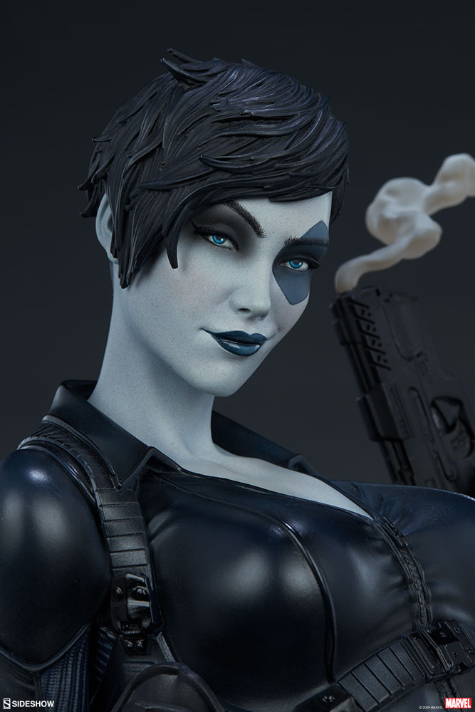domino sideshow statue