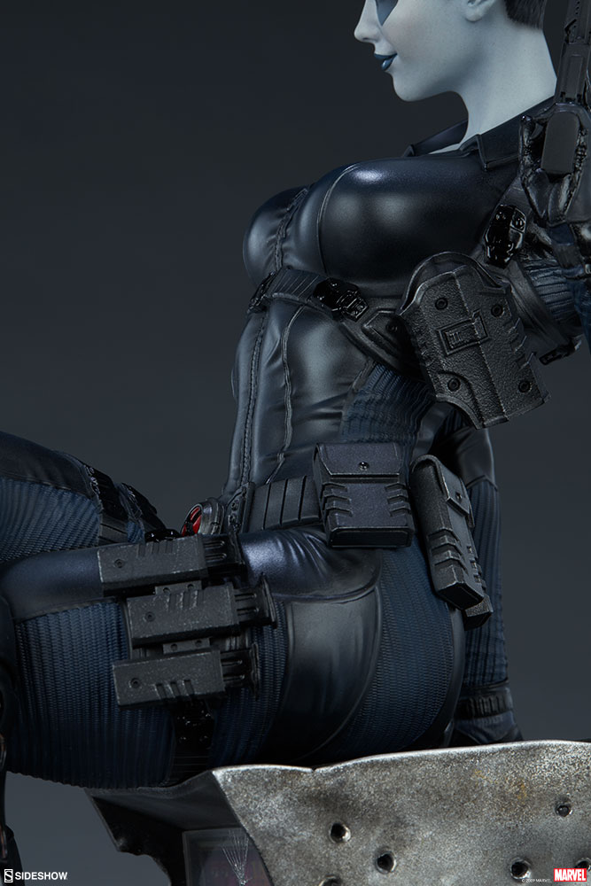 domino sideshow statue