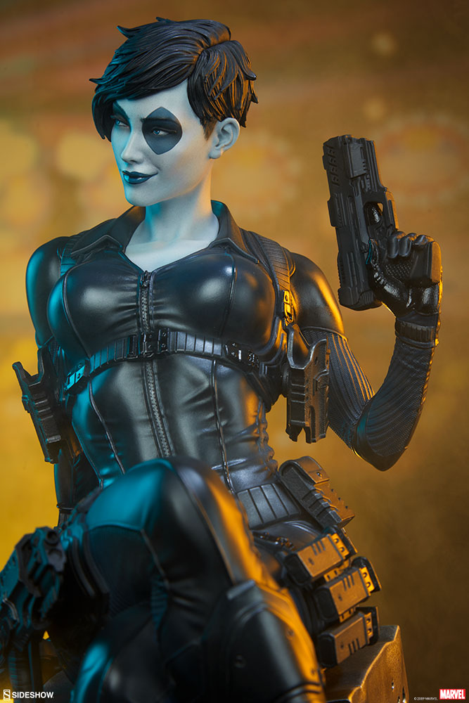 domino sideshow statue