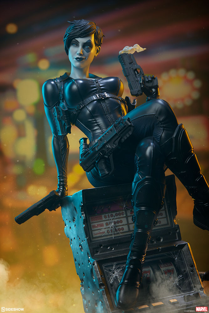domino sideshow statue