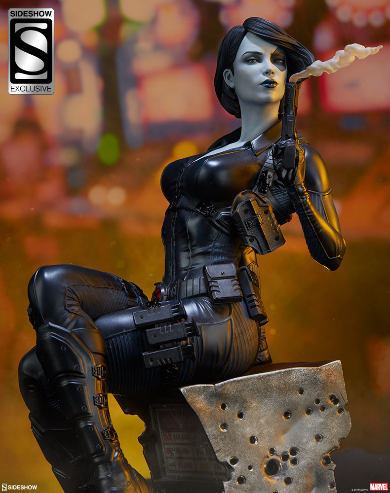 domino sideshow statue