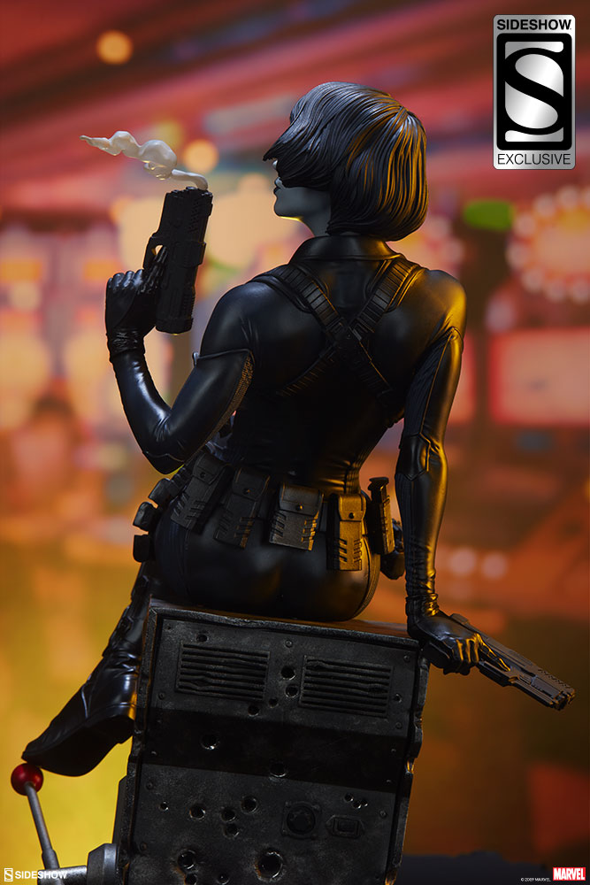 domino sideshow statue