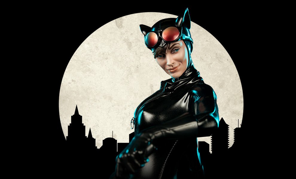 Gallery Feature Image of Catwoman Premium Format™ Figure - Click to open image gallery