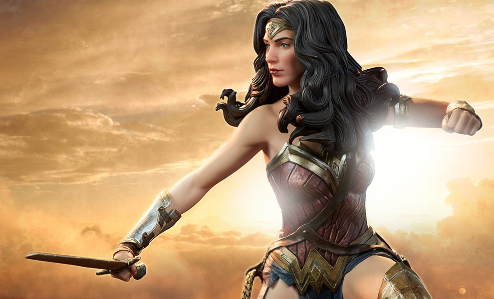 Gallery Feature Image of Wonder Woman Premium Format™ Figure - Click to open image gallery