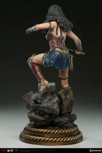 Gallery Image of Wonder Woman Premium Format™ Figure