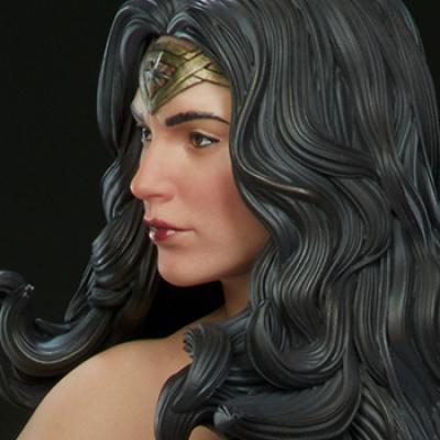 Unboxing Wonder Woman Premium Format Figure