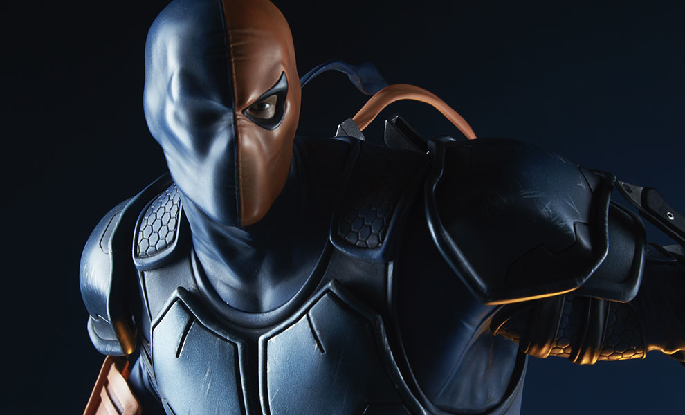 Gallery Feature Image of Deathstroke  Premium Format™ Figure - Click to open image gallery