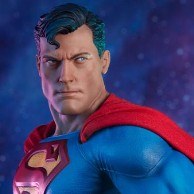 Unboxing Video Superman Premium Format Figure