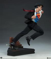 Gallery Image of Superman™: Call to Action Premium Format™ Figure