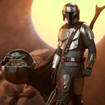 360 The Mandalorian™ and Grogu™ Premium Format Figure