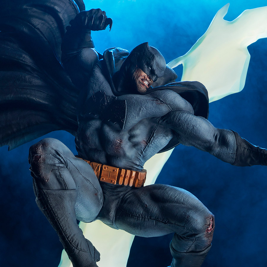 Batman: The Dark Knight Returns Premium Format(TM) Figure | Sideshow  Collectibles