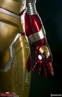 Gallery Image of Iron Man Mark 42 Life-Size Figure