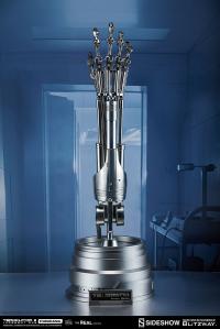 Gallery Image of T-800 Endoskeleton Arm and Brain Chip Collectible Set